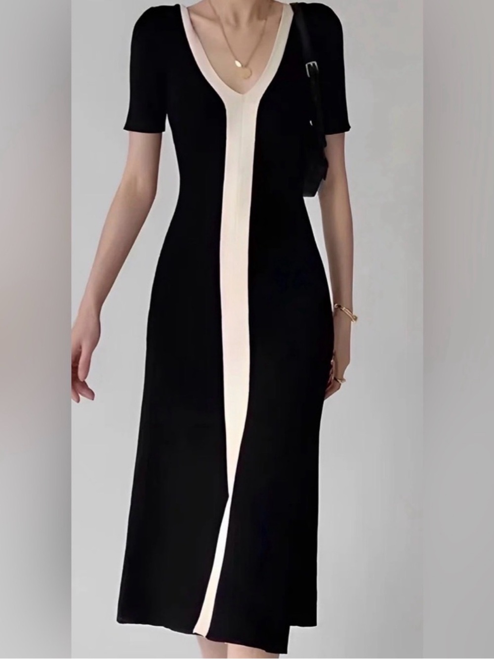 Commense Black & Cream V-Neck Knit Midi Dress